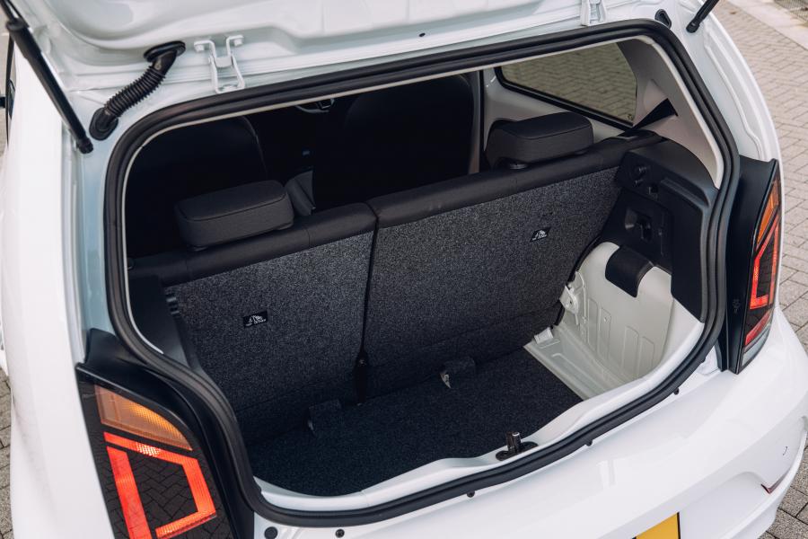 Багажник Volkswagen e-up! 2020 года  (UK) (фото 9 из 40)